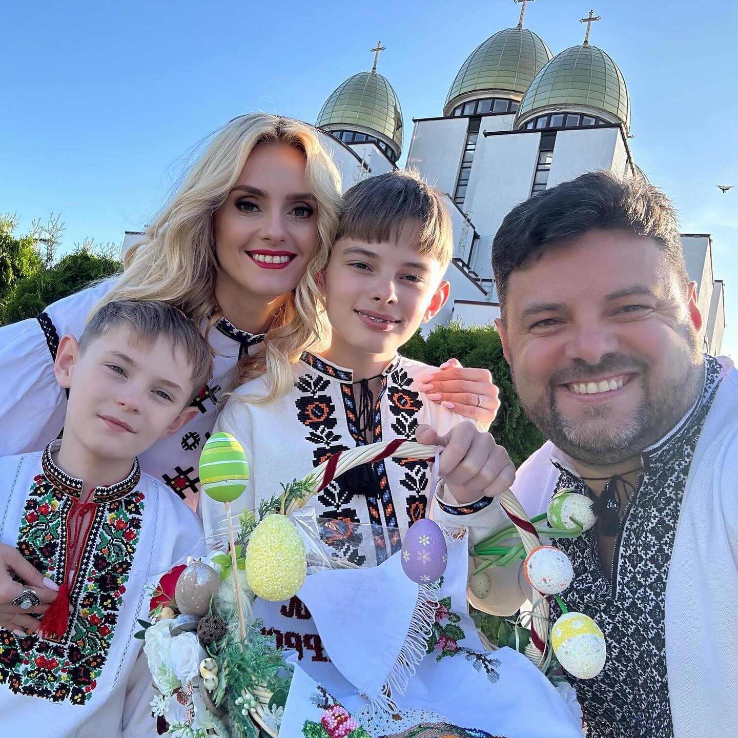 &quot;Мира и небесной поддержки нам всем&quot;. Звезды поздравили украинцев с Пасхой (фото)