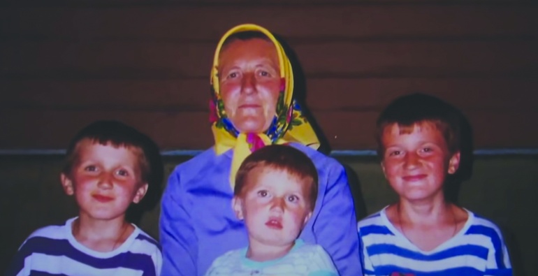 Благаю тебе, склади зброю! Один син мешканки Волині українців захищає, другий - вбиває