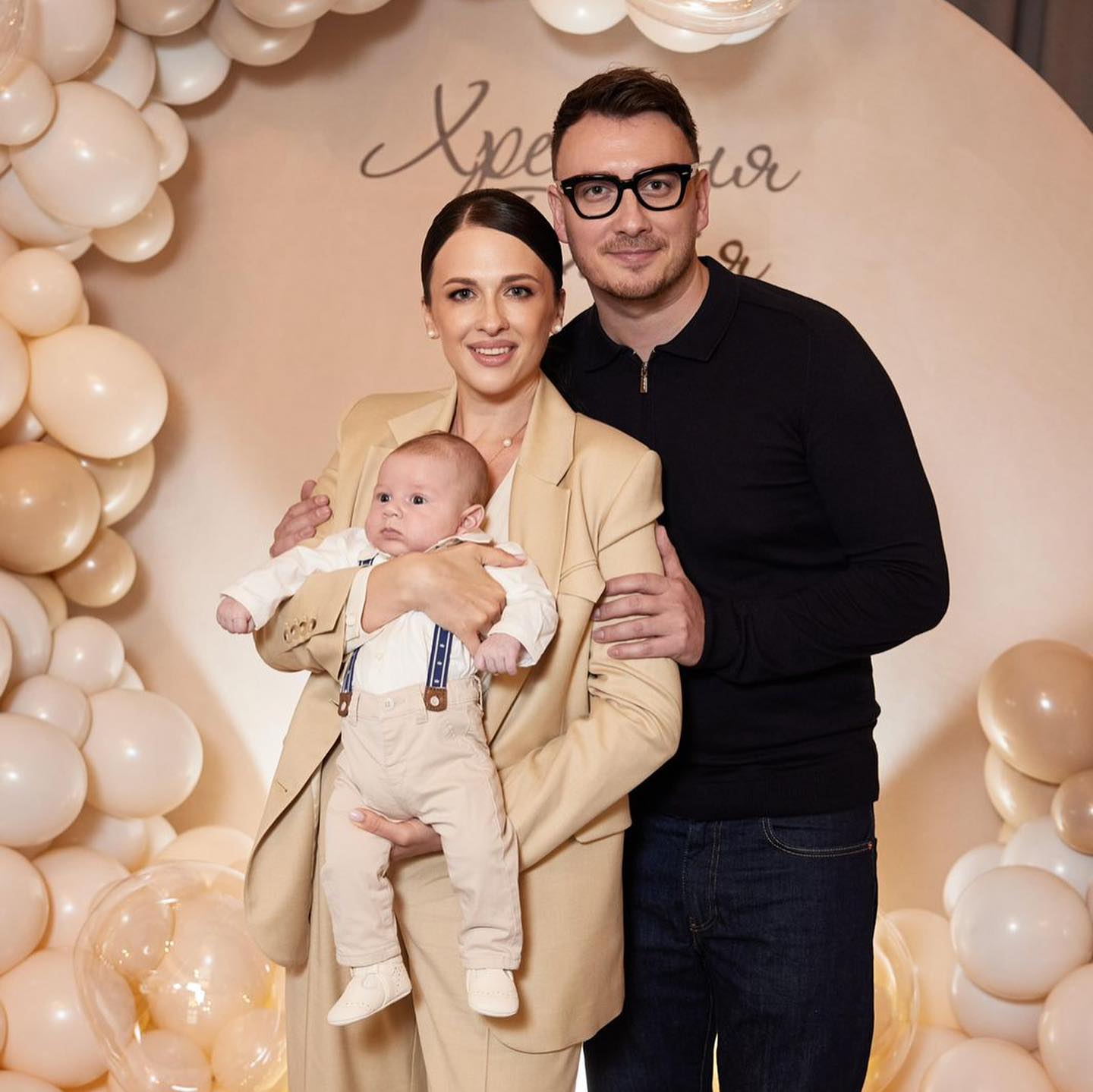 Відомий український співак похрестив сина і вперше показав дружину: фото таїнства