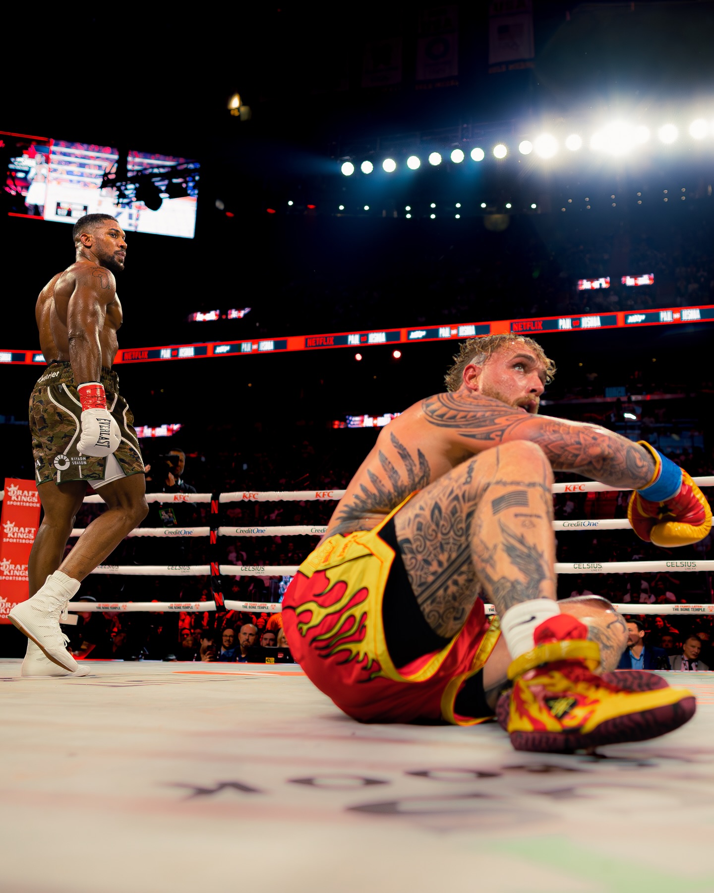 Джейк Пол несмотря на ужасные травмы бросил вызов другому экс-чемпиону мира: фото из больничной палаты