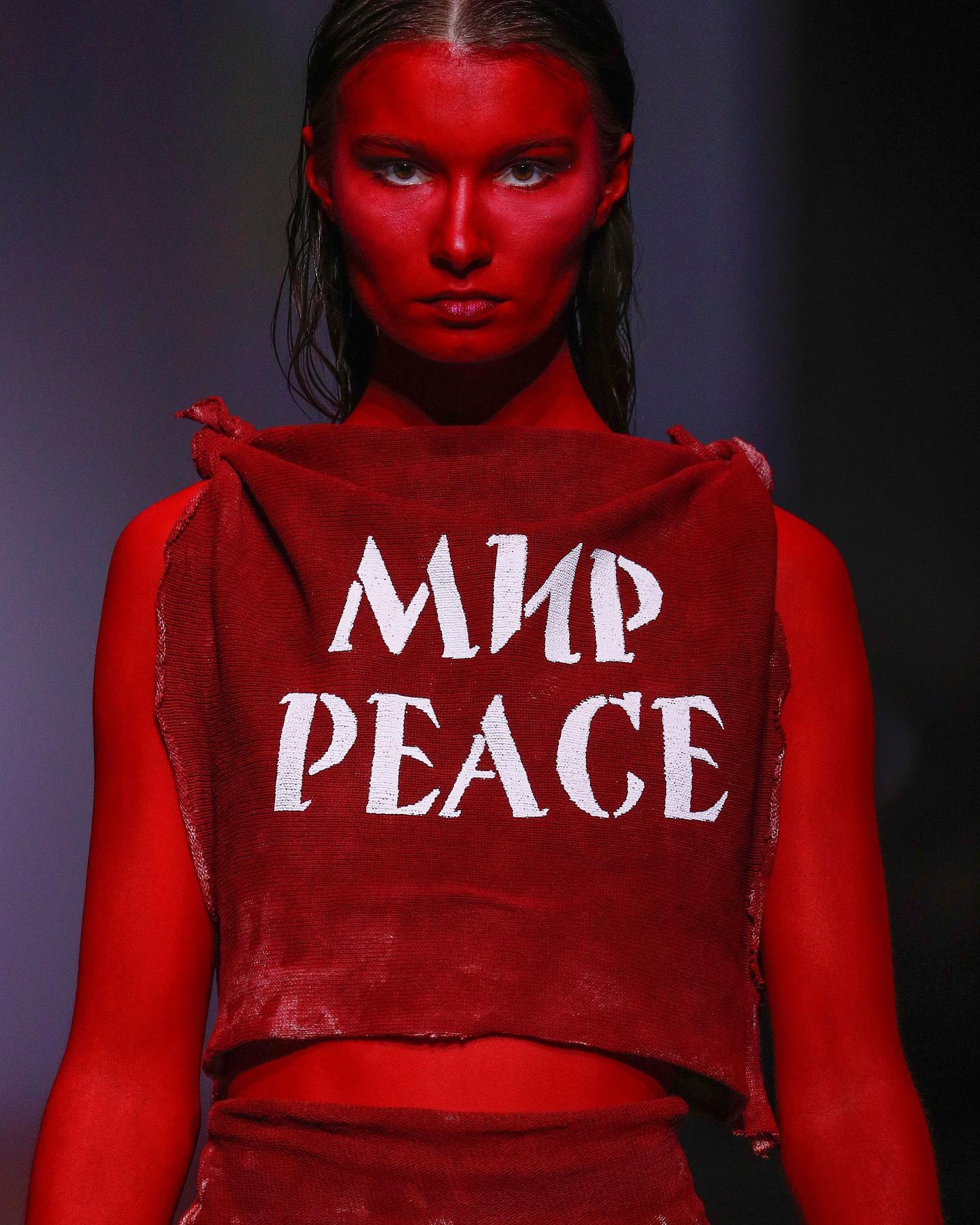 Футболка &quot;как у Зеленского&quot;: как в мире распространяется тренд на все украинское (фото)