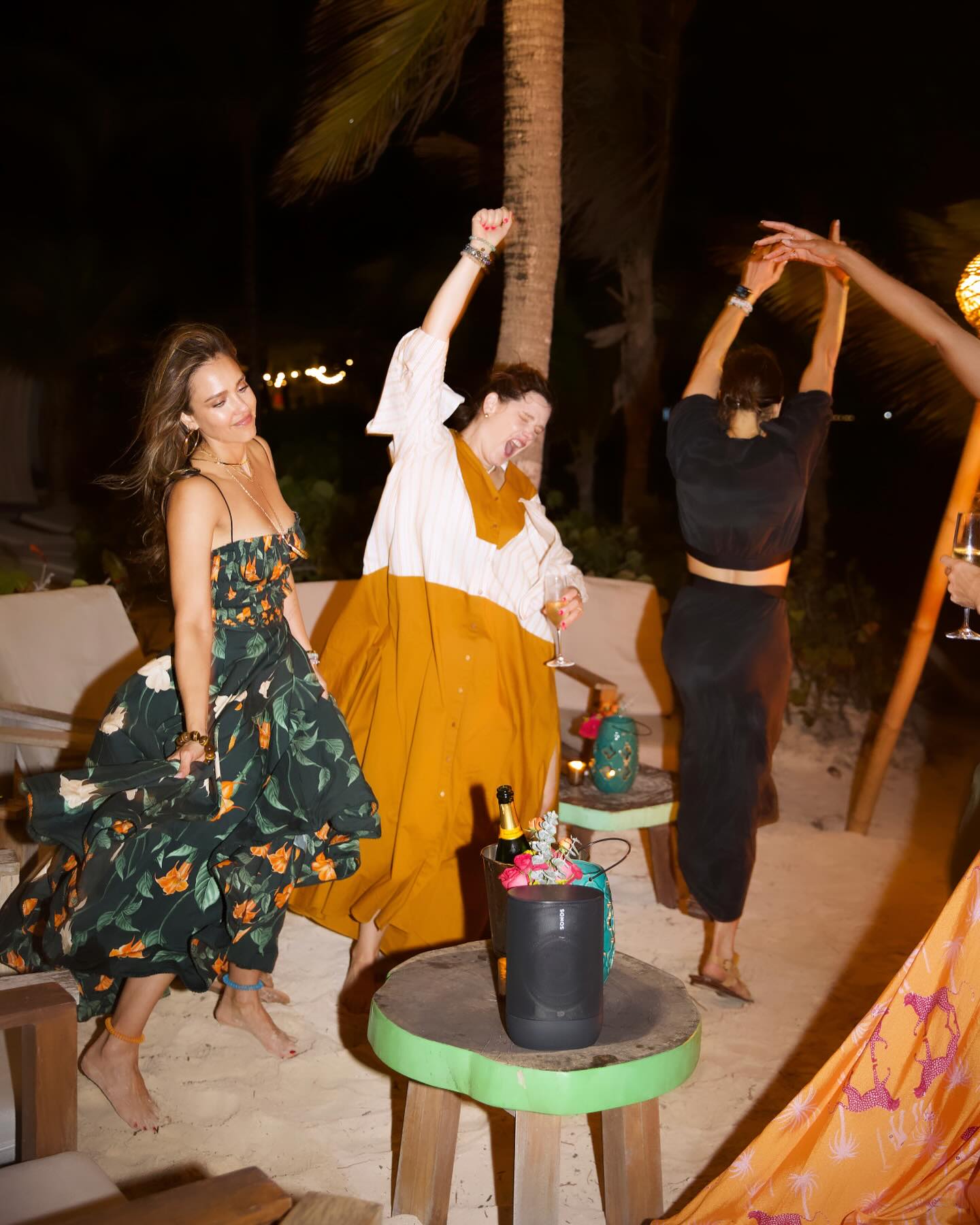 Джессика Альба похвасталась ярким Днем рождения в Мексике (фото)