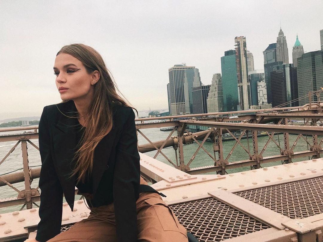 Смарт кежуал 2021: стиліст показала, як одягнутися в дусі Instagram-знаменитостей