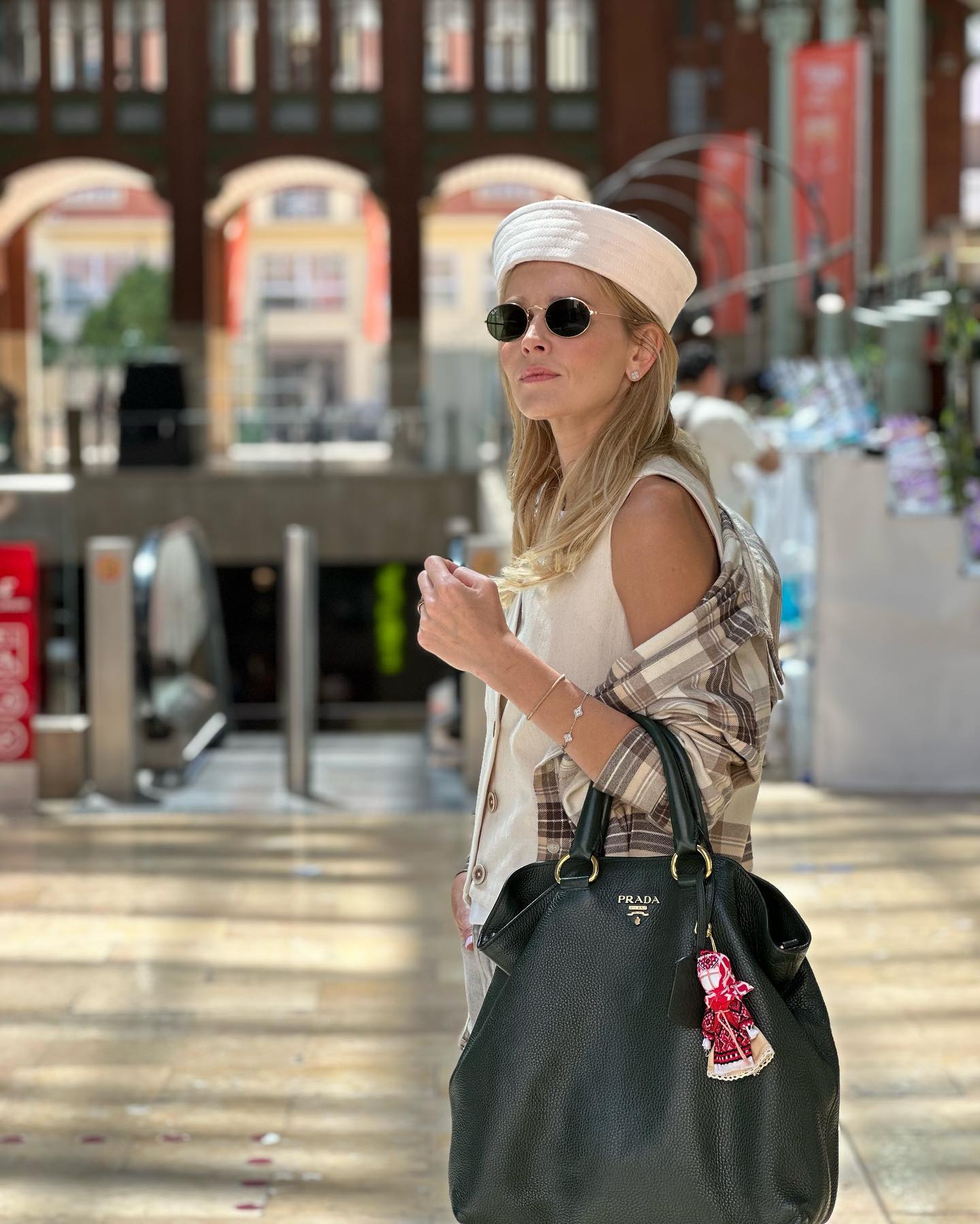 Известная украинская актриса показала, как объединить тренды этого сезона в итальянском стиле (фото)