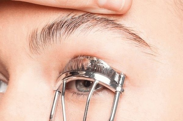 Як не можна використовувати туш для вій: ці помилки зіпсують макіяж