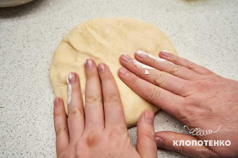 Клопотенко запропонував приготувати нестандартний хачапурі: "справжня Грузія у вас вдома!"