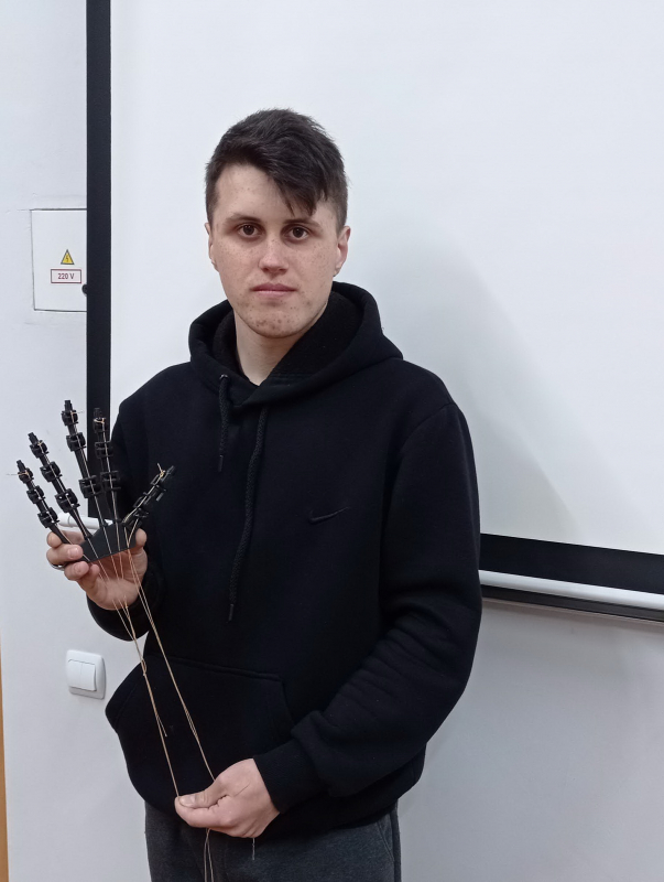 Першокурсник Львівської політехніки створив модель протеза кисті: це неймовірний прорив