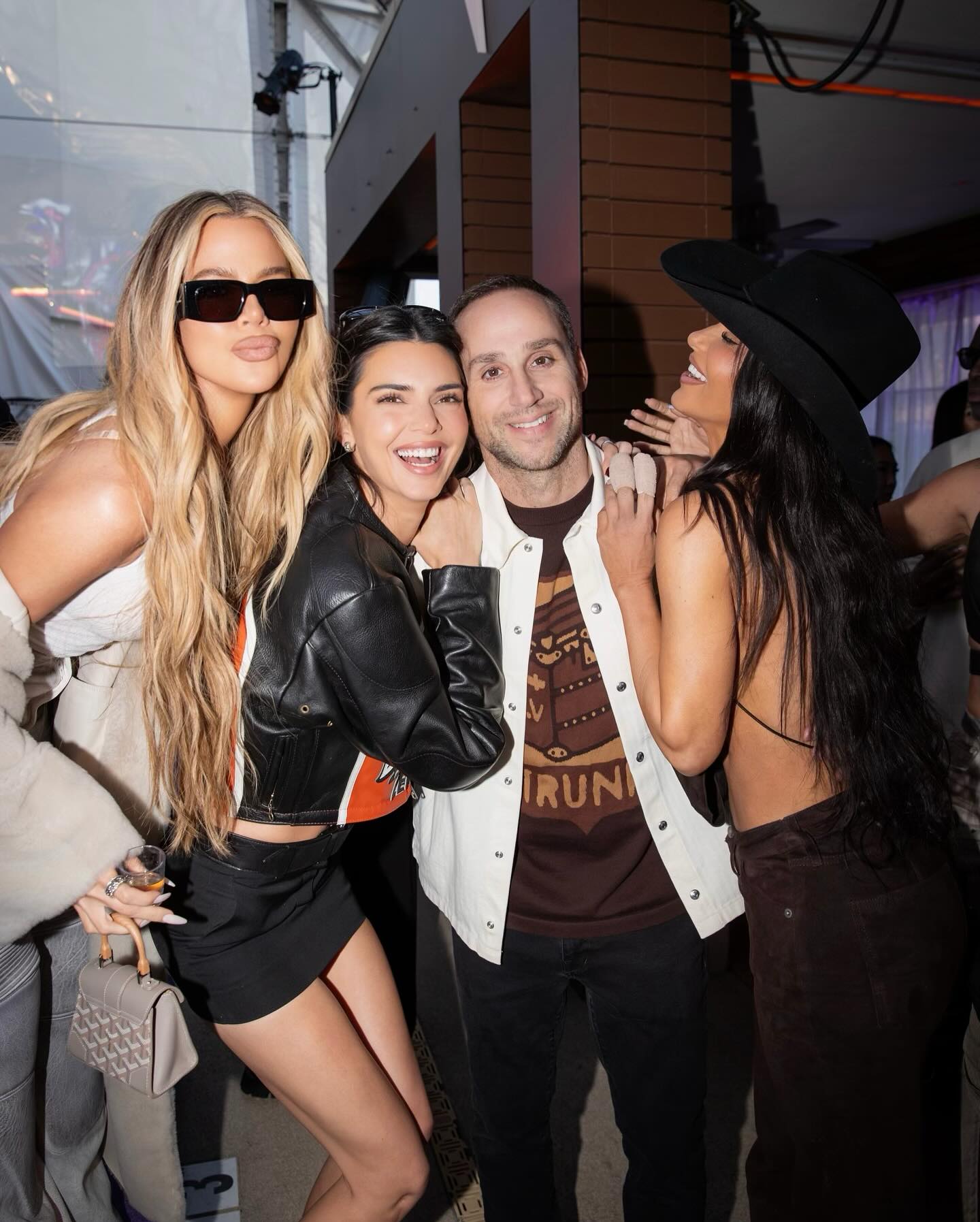 Ким Кардашьян показала откровенный образ в ковбойском стиле (фото)