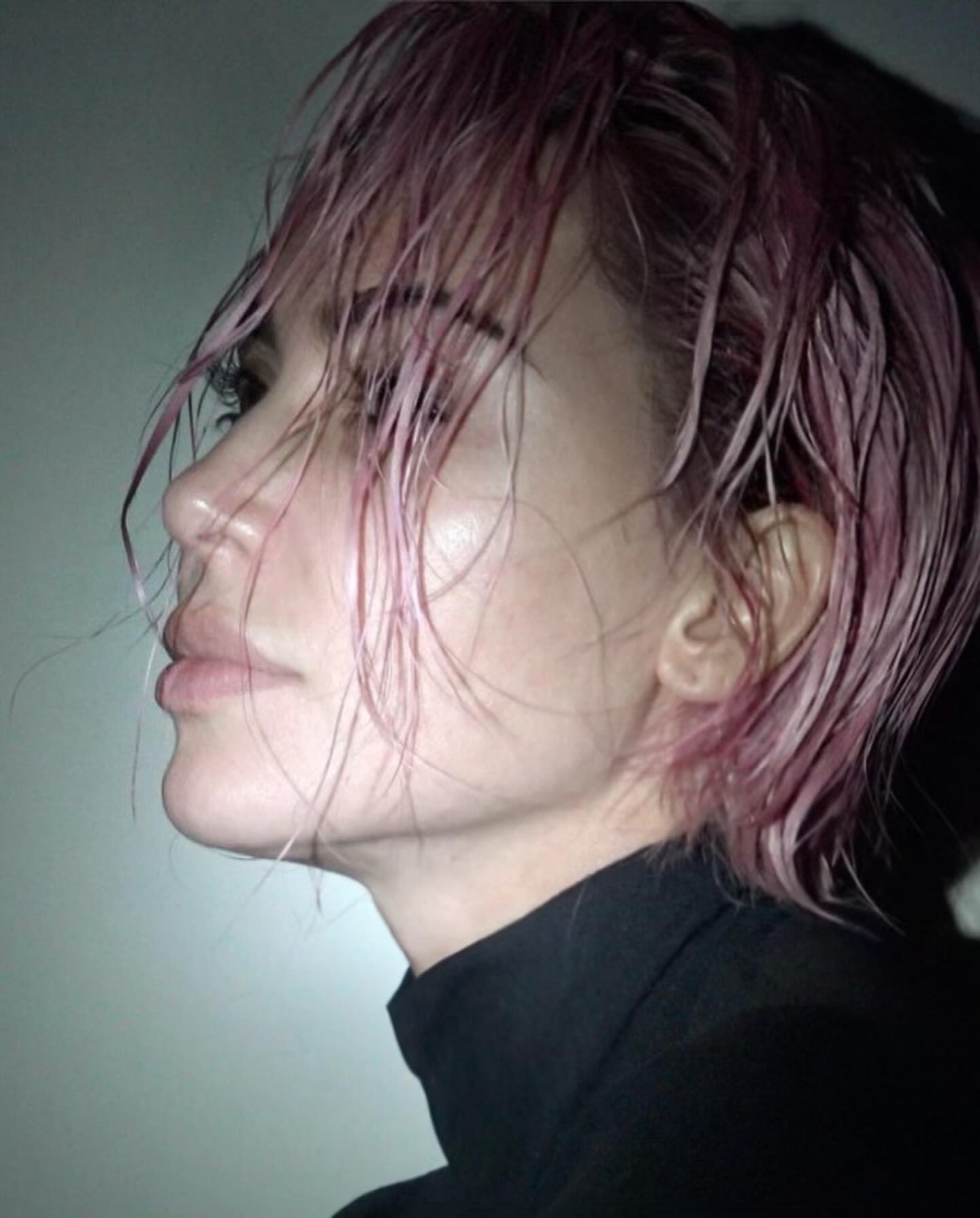 Ким Кардашьян кардинально изменила стиль и очаровала поклонников новыми фото