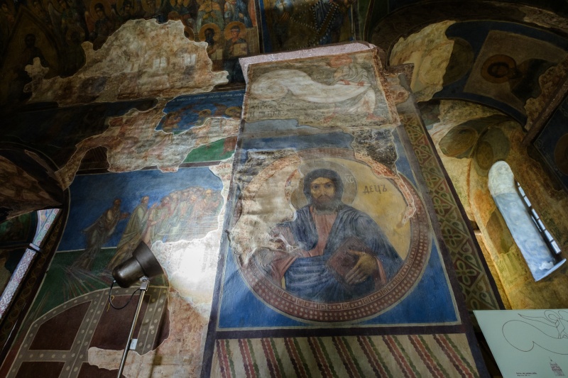 &quot;Пекло для чоловіків, рай для жінок&quot;: Що приховує Кирилівська церква в Києві