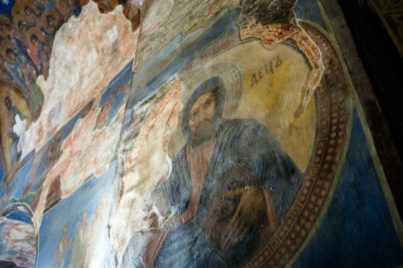 &quot;Пекло для чоловіків, рай для жінок&quot;: Що приховує Кирилівська церква в Києві