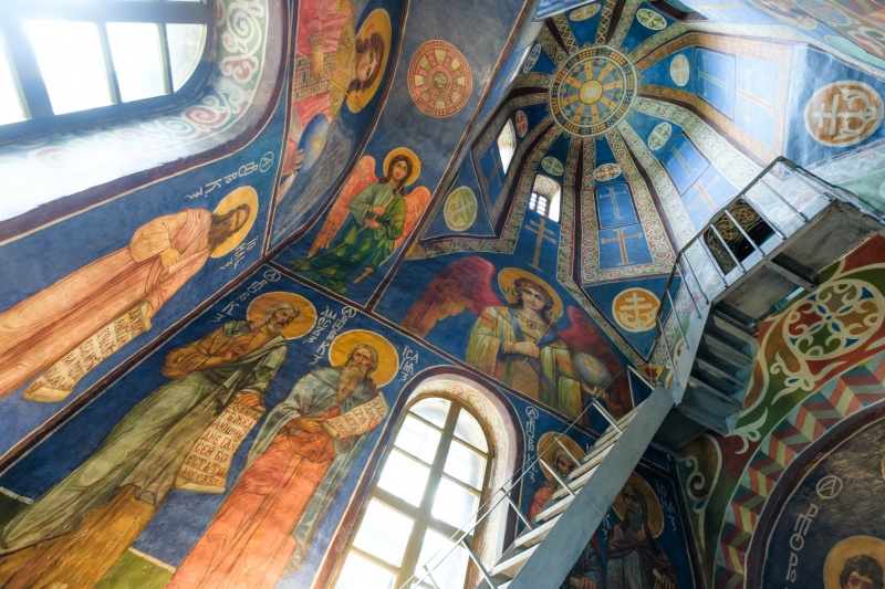 &quot;Пекло для чоловіків, рай для жінок&quot;: Що приховує Кирилівська церква в Києві