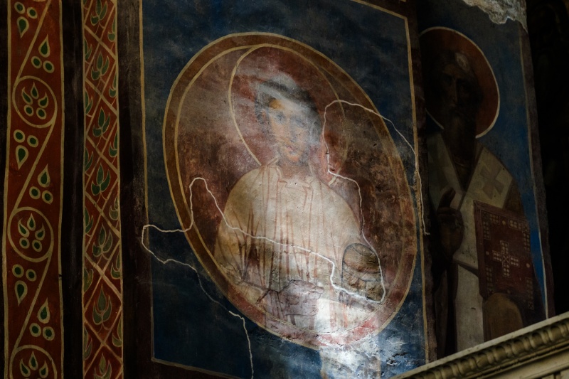 &quot;Пекло для чоловіків, рай для жінок&quot;: Що приховує Кирилівська церква в Києві