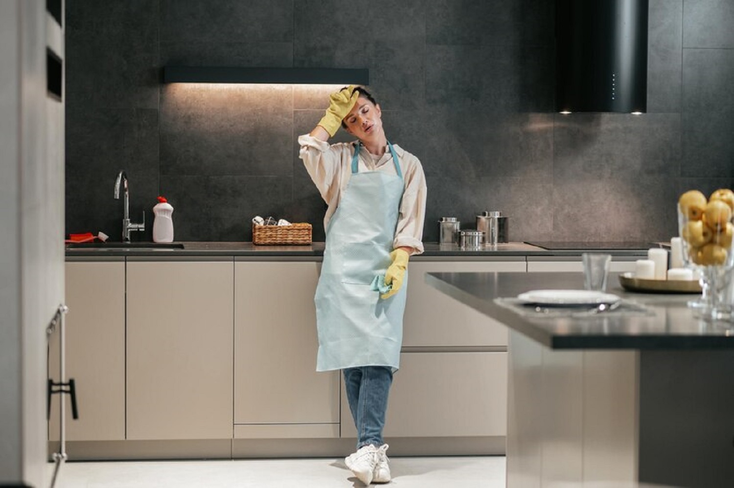 Как правильно убирать на кухне: что делать ежедневно, еженедельно и раз в месяц