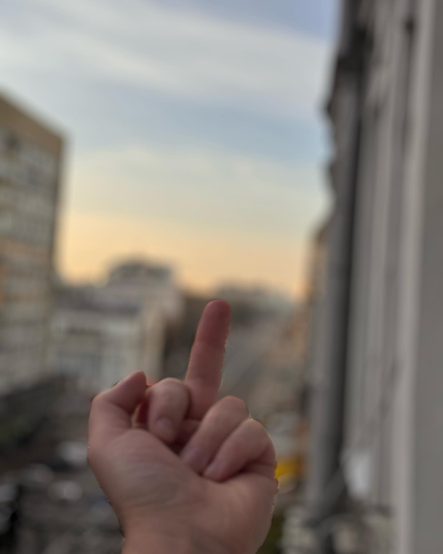 Никитюк пряталась в ванной, а Клопотенко показал средний палец РФ: звезды о ракетной атаке по Украине