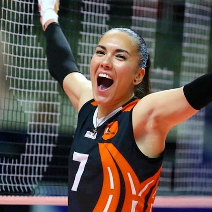 Ефектні фото Юлі - української волейболістки, яка своїм танцем зачарувала увесь світ