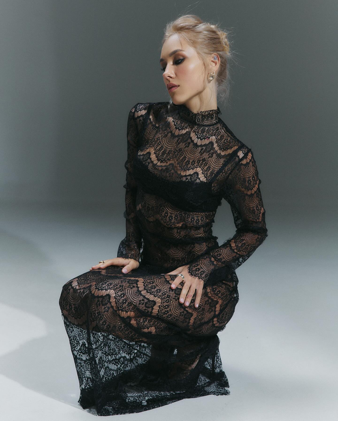 Як дві краплі води: Даша Квіткова вразила схожістю зі своїм сином на архівних фото