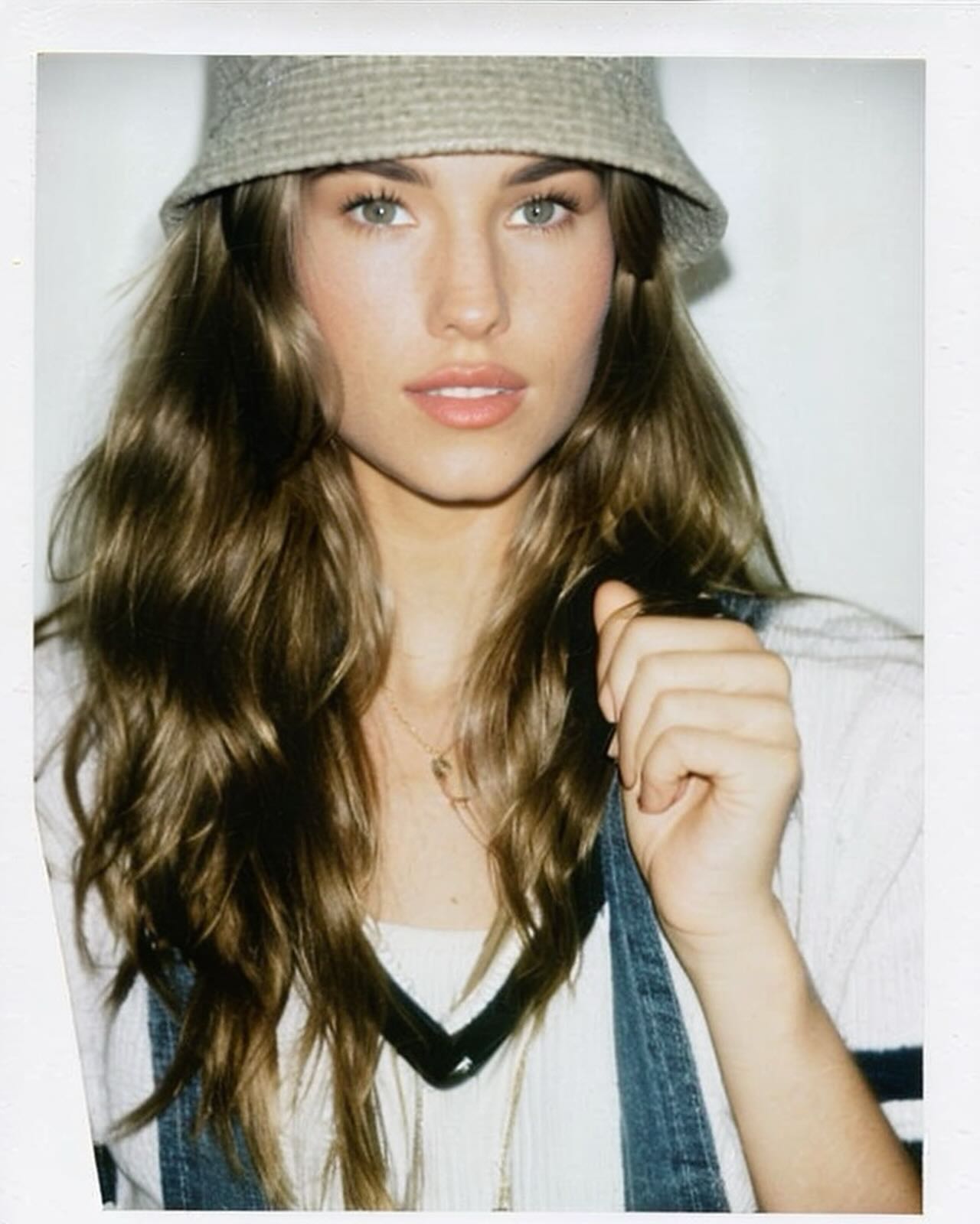 У стилі 90-х: українські зірки показали, якими їх бачить штучний інтелект (фото)