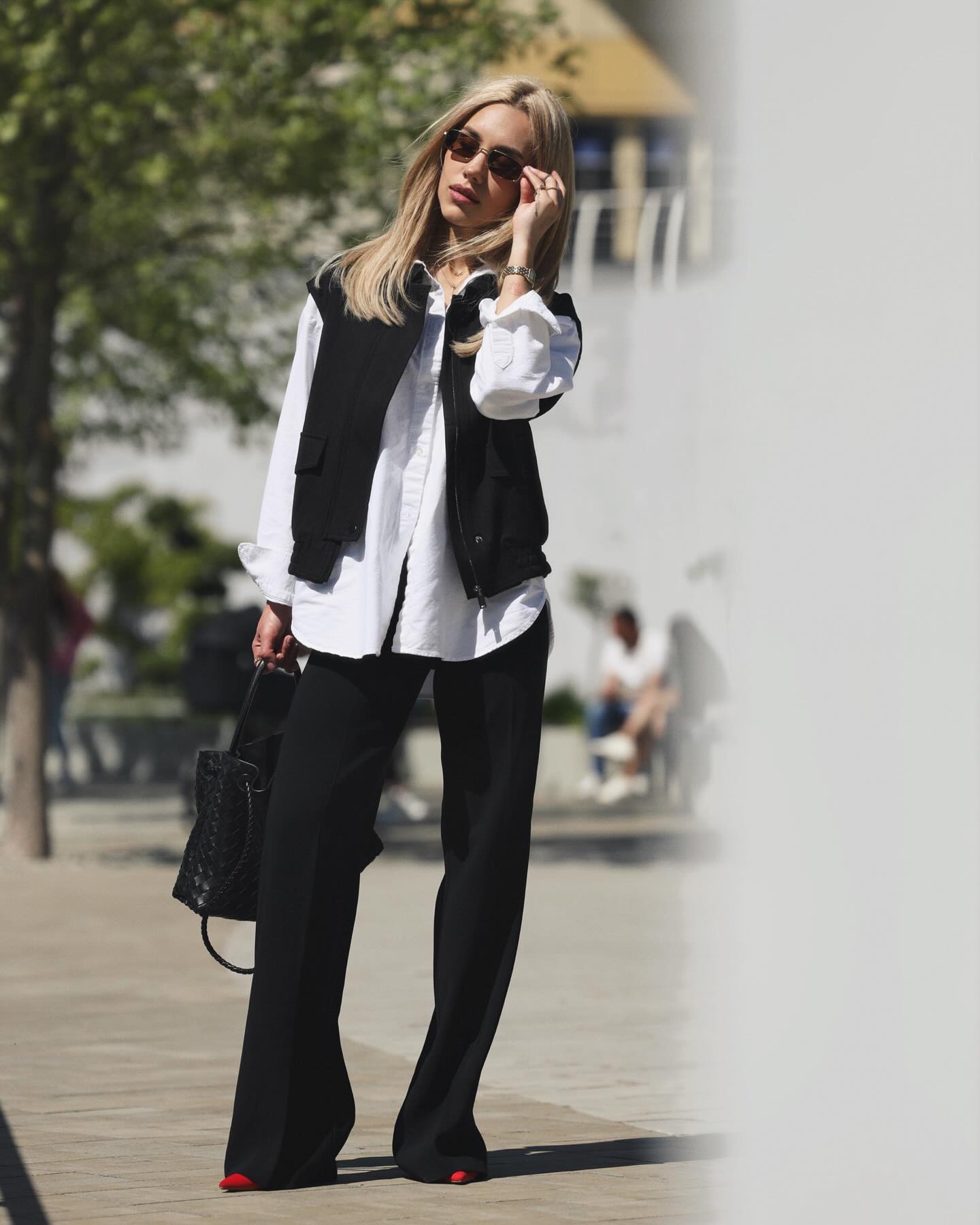 Даша Квиткова прогулялась по Киеву в образе настоящей леди (фото)