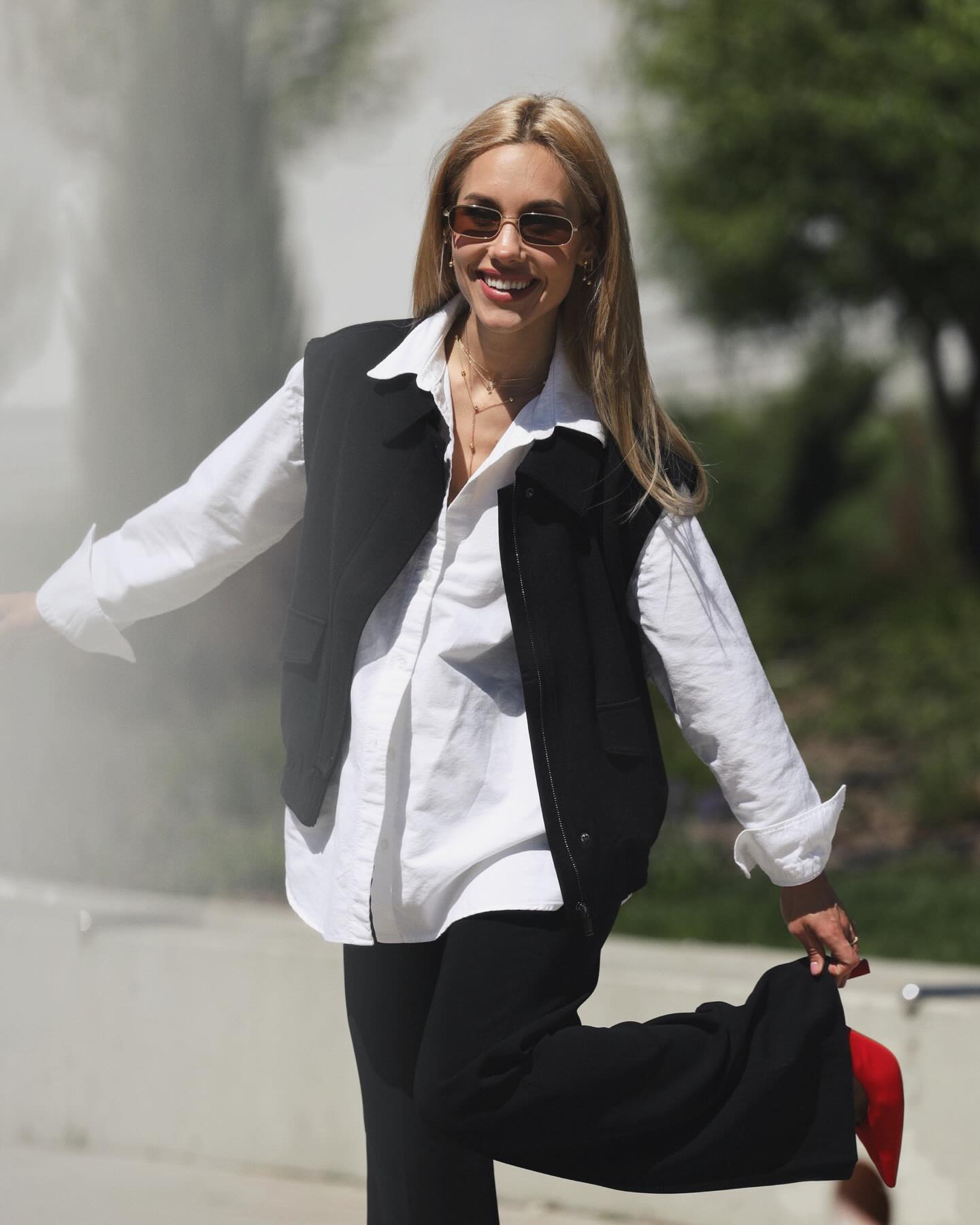 Даша Квиткова прогулялась по Киеву в образе настоящей леди (фото)