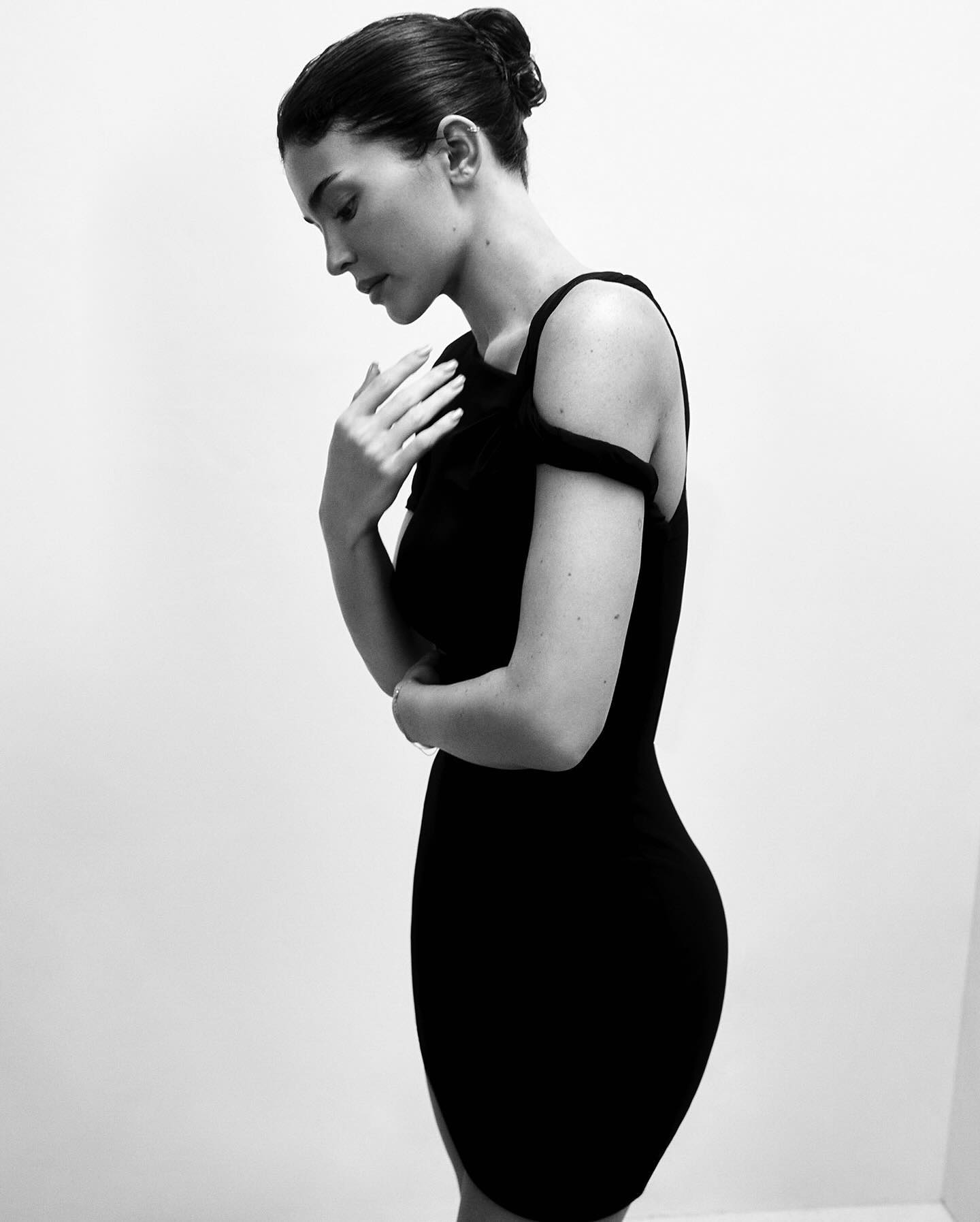 Кайли Дженнер показала новые соблазнительные образы (фото)