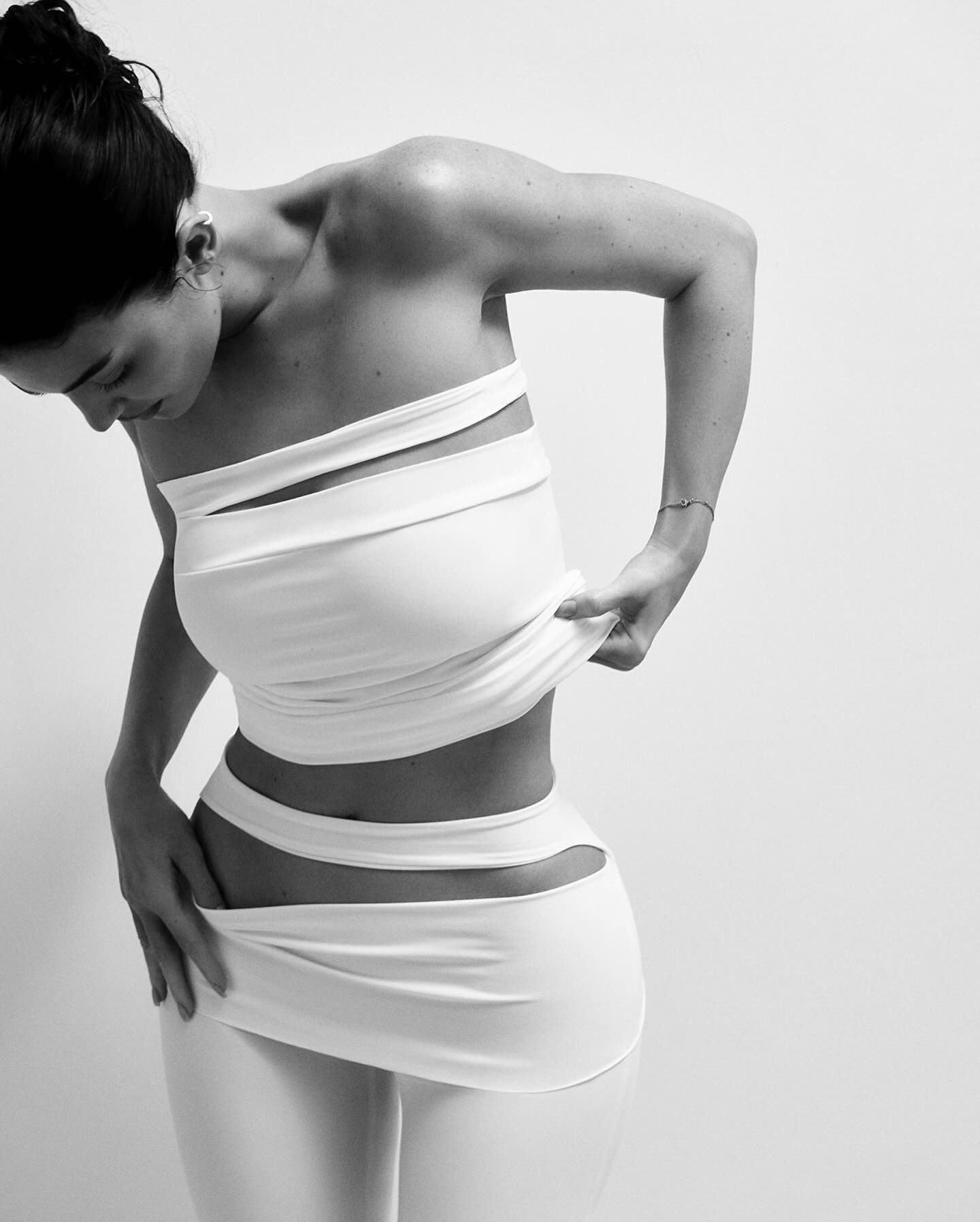 Кайли Дженнер показала новые соблазнительные образы (фото)