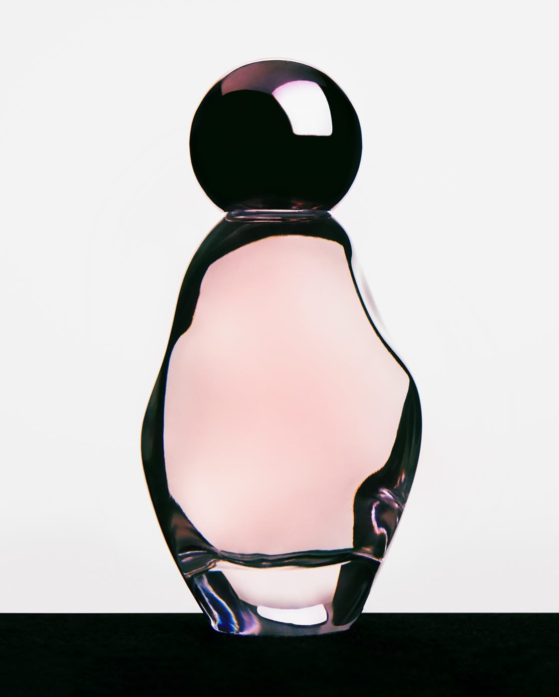 Кайли Дженнер представила свои дебютные &quot;космические&quot; духи (фото, видео)