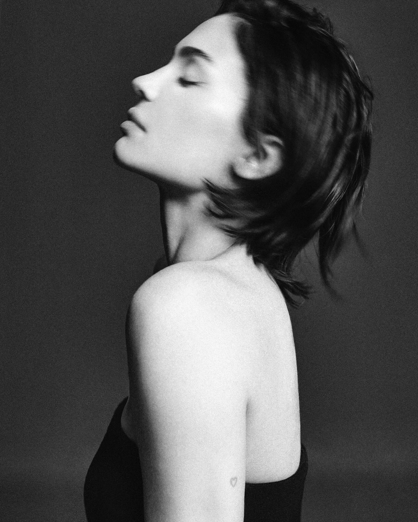 Кайли Дженнер показала идеальное тело в новых откровенных образах (фото)