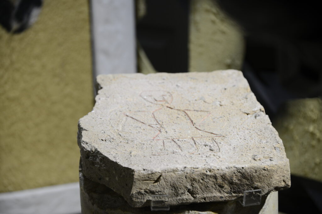 Графіті Бенксі з Гостомеля перевезли до Києва: де воно буде зберігатися