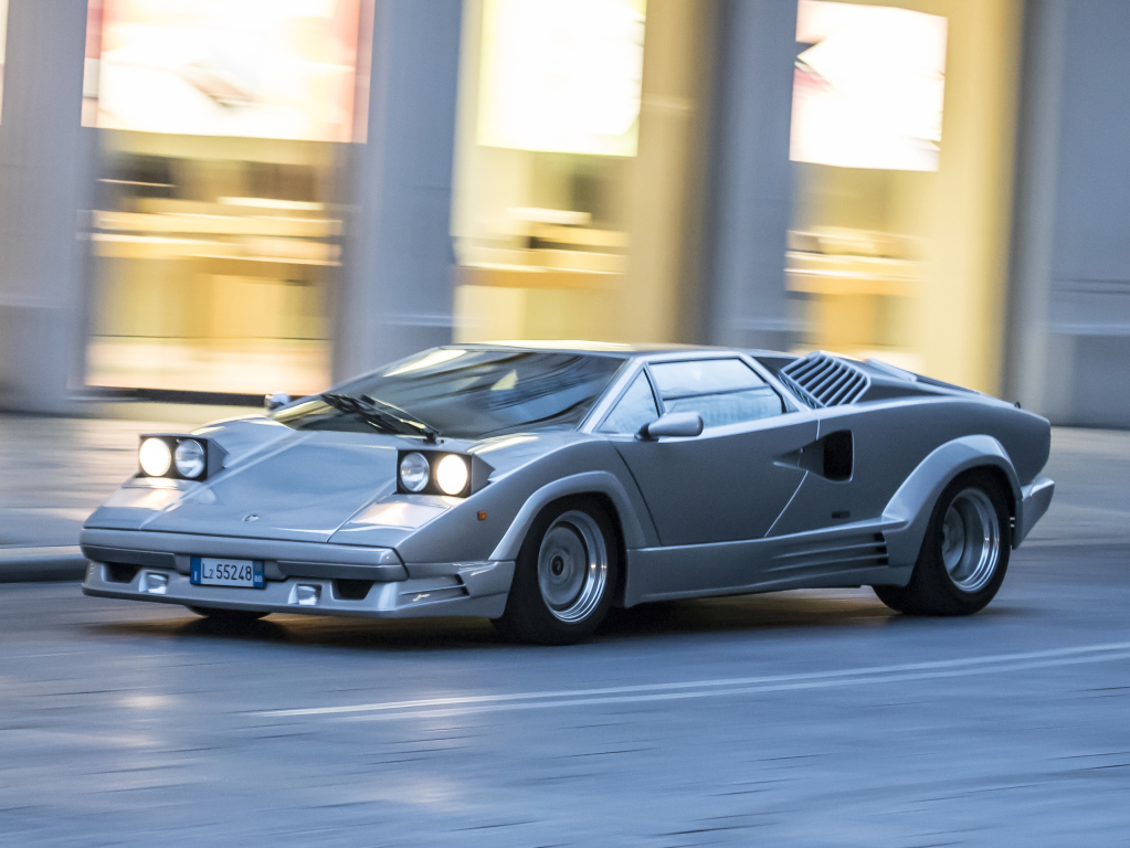 Колеса для Гуччи: какие роскошные автомобили можно увидеть в фильме "Дом Gucci"