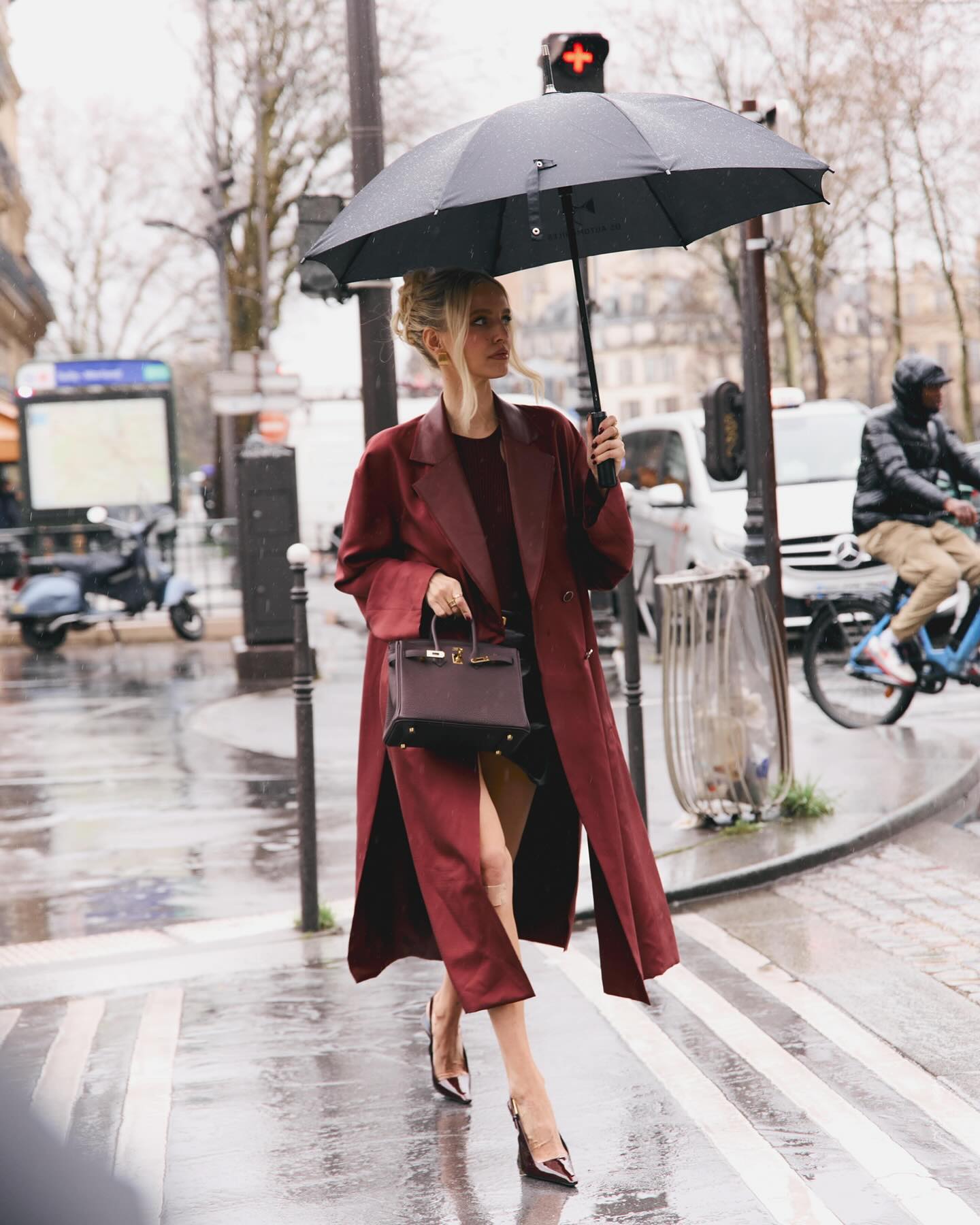 Леони Ганне показала эстетический образ в бордовых оттенках (фото, видео)