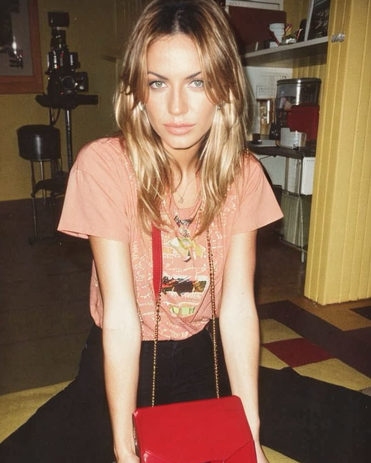 У стилі 90-х: українські зірки показали, якими їх бачить штучний інтелект (фото)