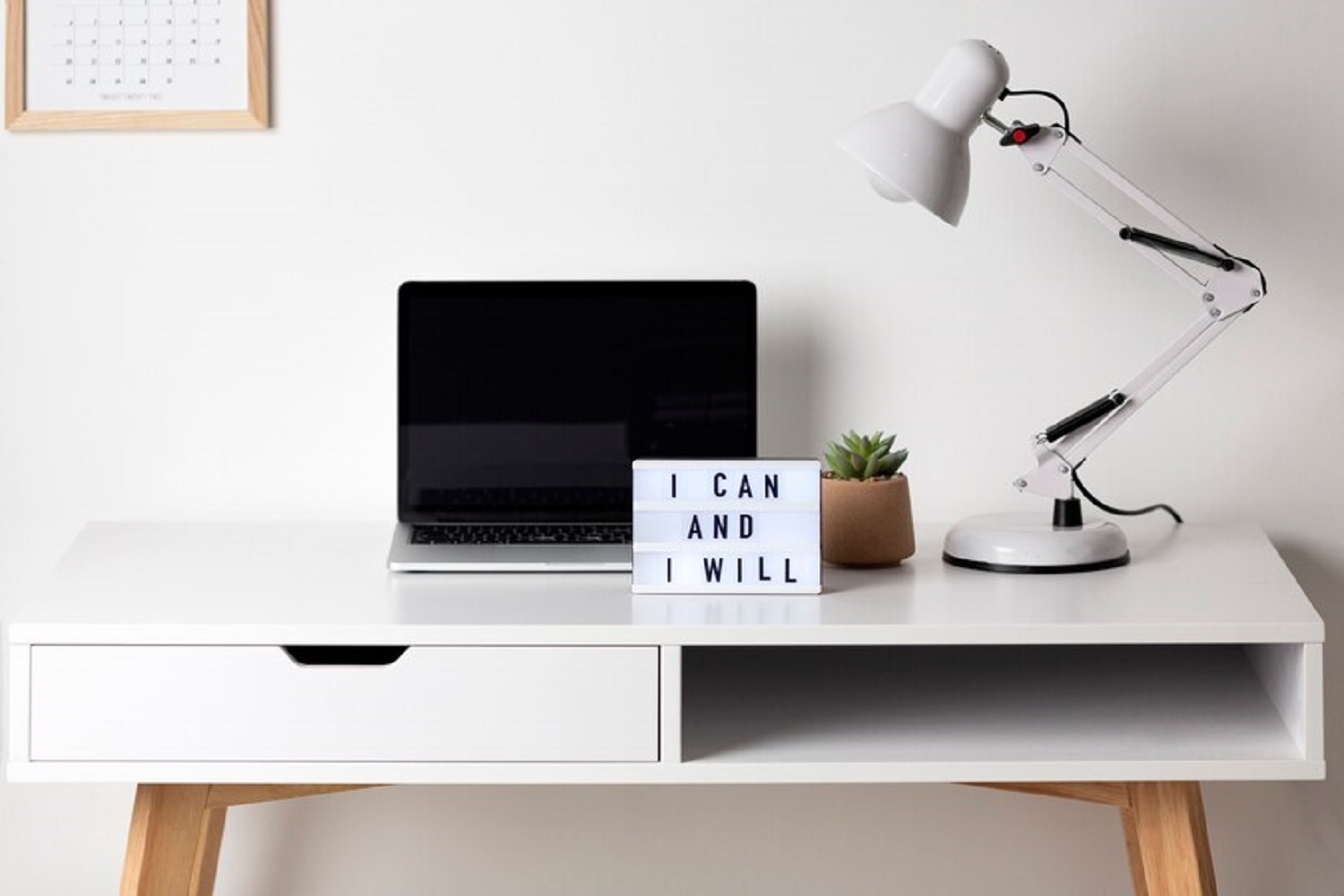 Як створити ідеальне робоче місце вдома та працювати більш ефективно