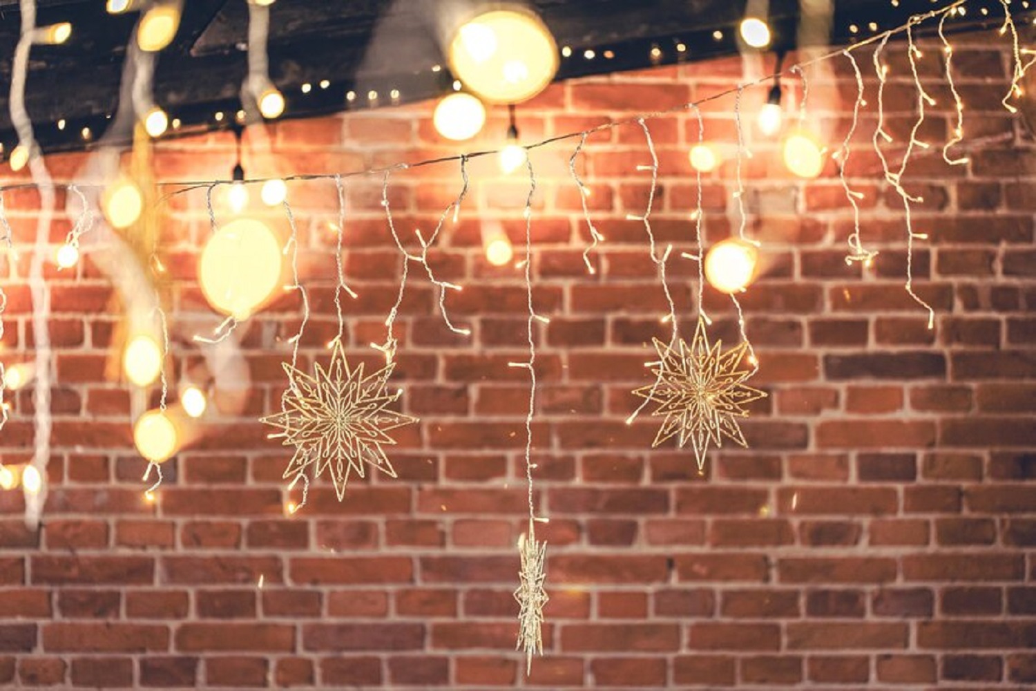 Как просто и без труда украсить офис к новогодним праздникам