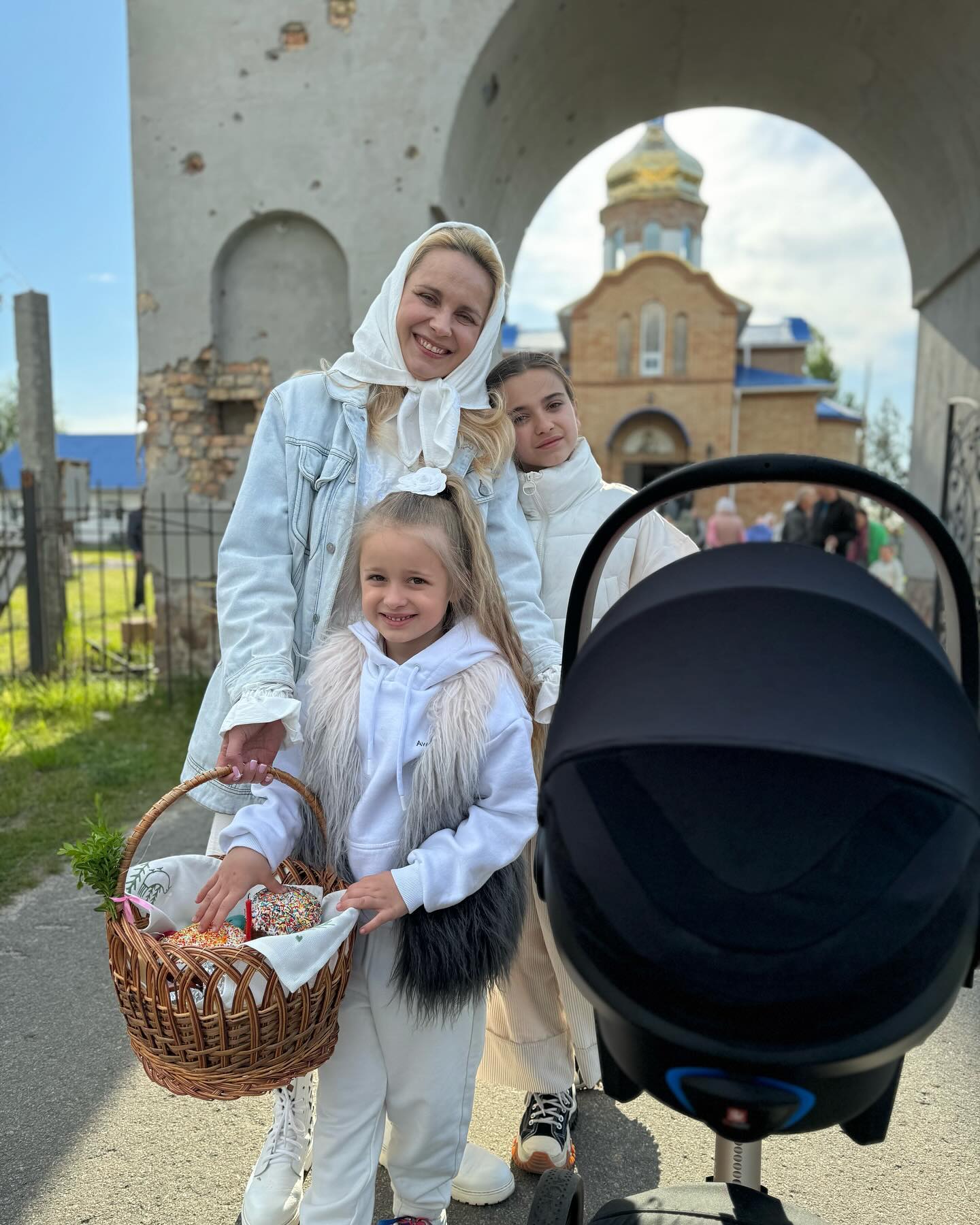 &quot;Мира и небесной поддержки нам всем&quot;. Звезды поздравили украинцев с Пасхой (фото)