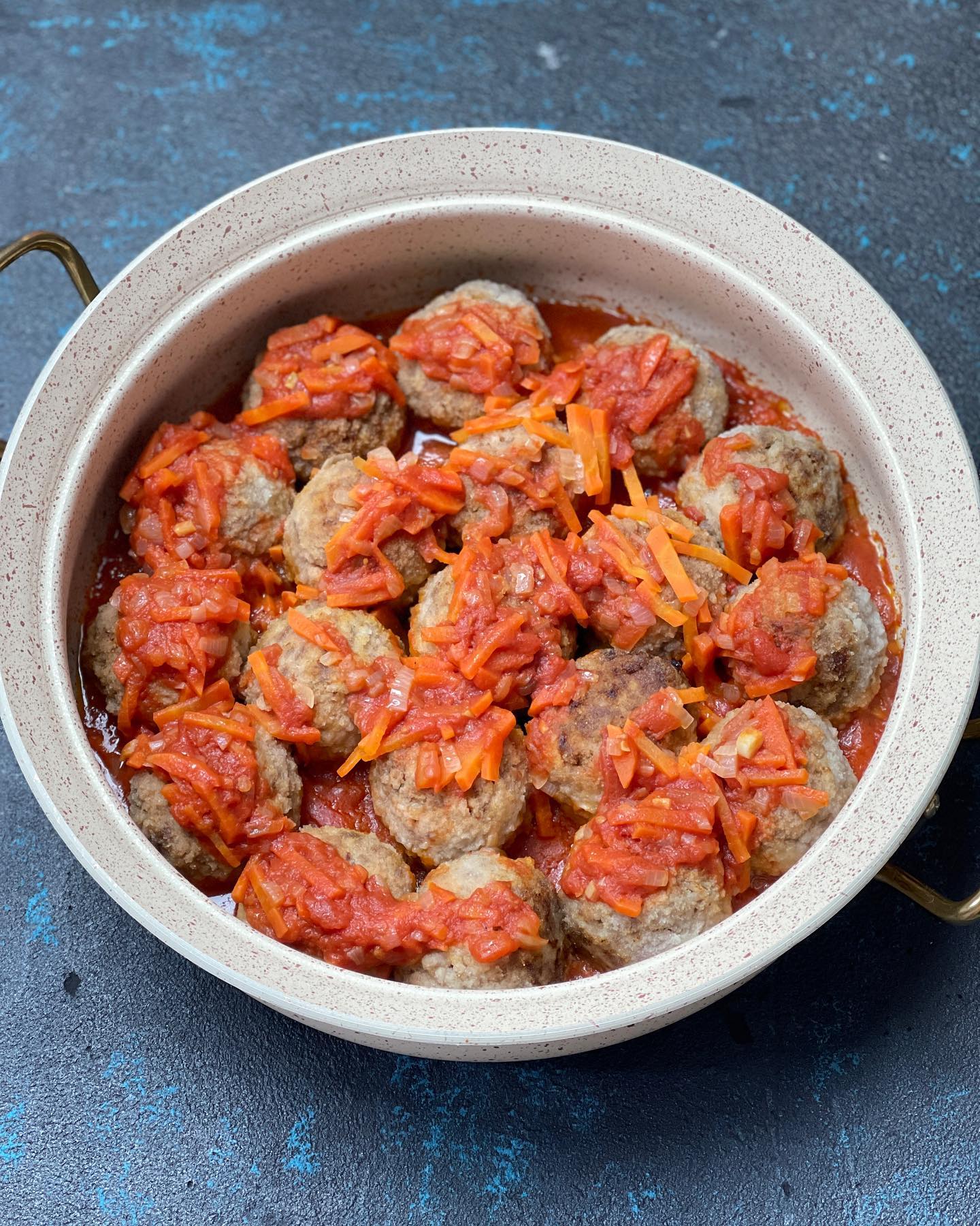 Просто тают во рту: звезда МастерШеф показала, как приготовить сочные тефтели с подливкой