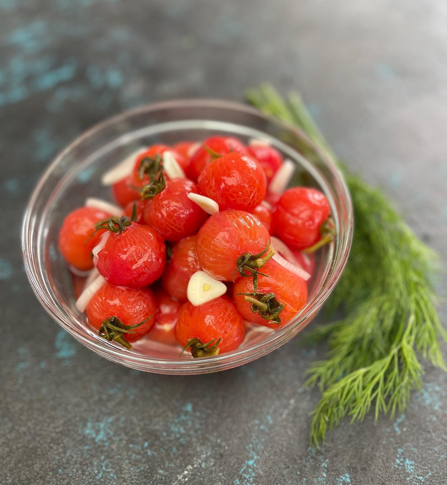 Вся сім'я попросить добавки: готуємо мариновані помідори за рецептом судді МастерШеф