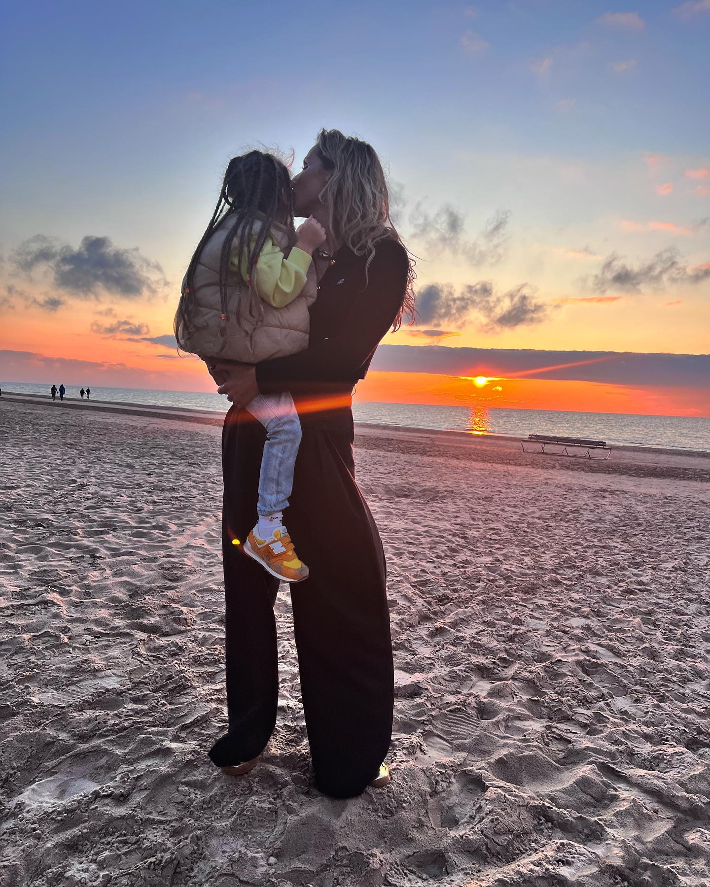 Виходить заміж? Світлана Лобода з букетом нареченої і обручкою заінтригувала фанів