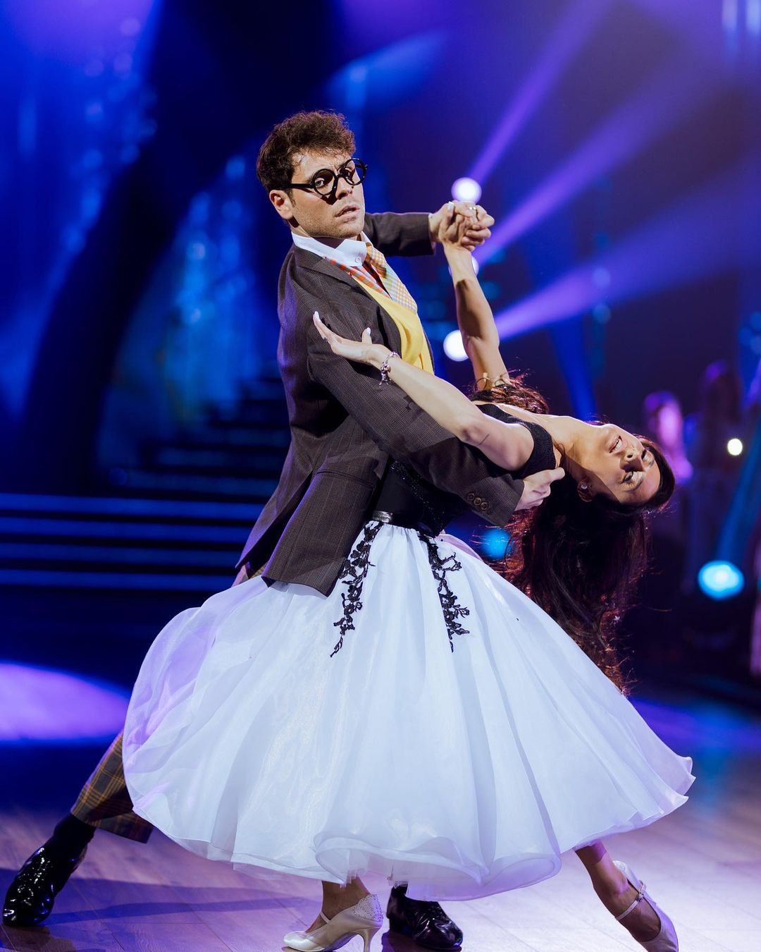 Участник шоу &quot;Танцы со звездами&quot; Артур Логай серьезно травмировал ногу и попал в больницу (фото)