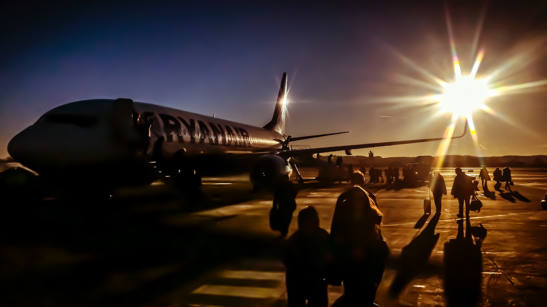 Штраф от 46 евро. Какие нормы провоза багажа действуют в самолетах Ryanair в 2023 году