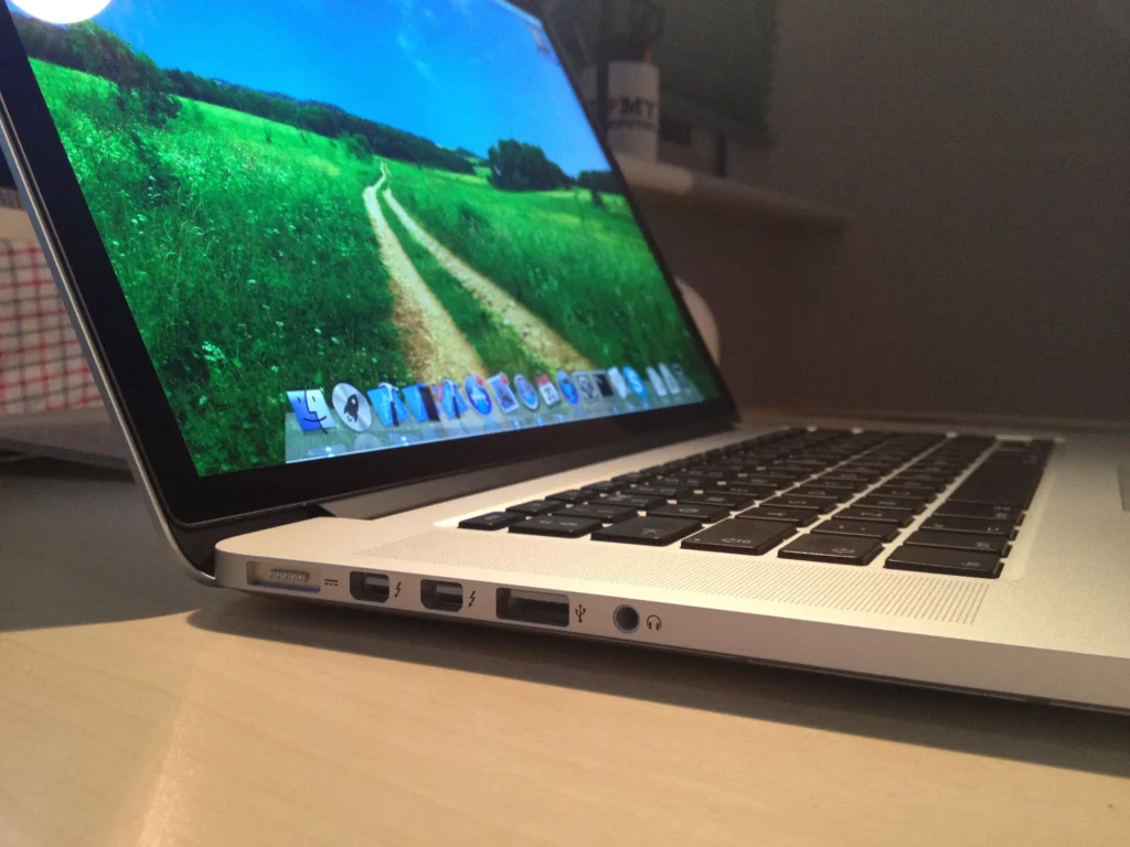 Від Macintosh до iMac: історія перевтілення &quot;яблучного&quot; ПК у фотографіях