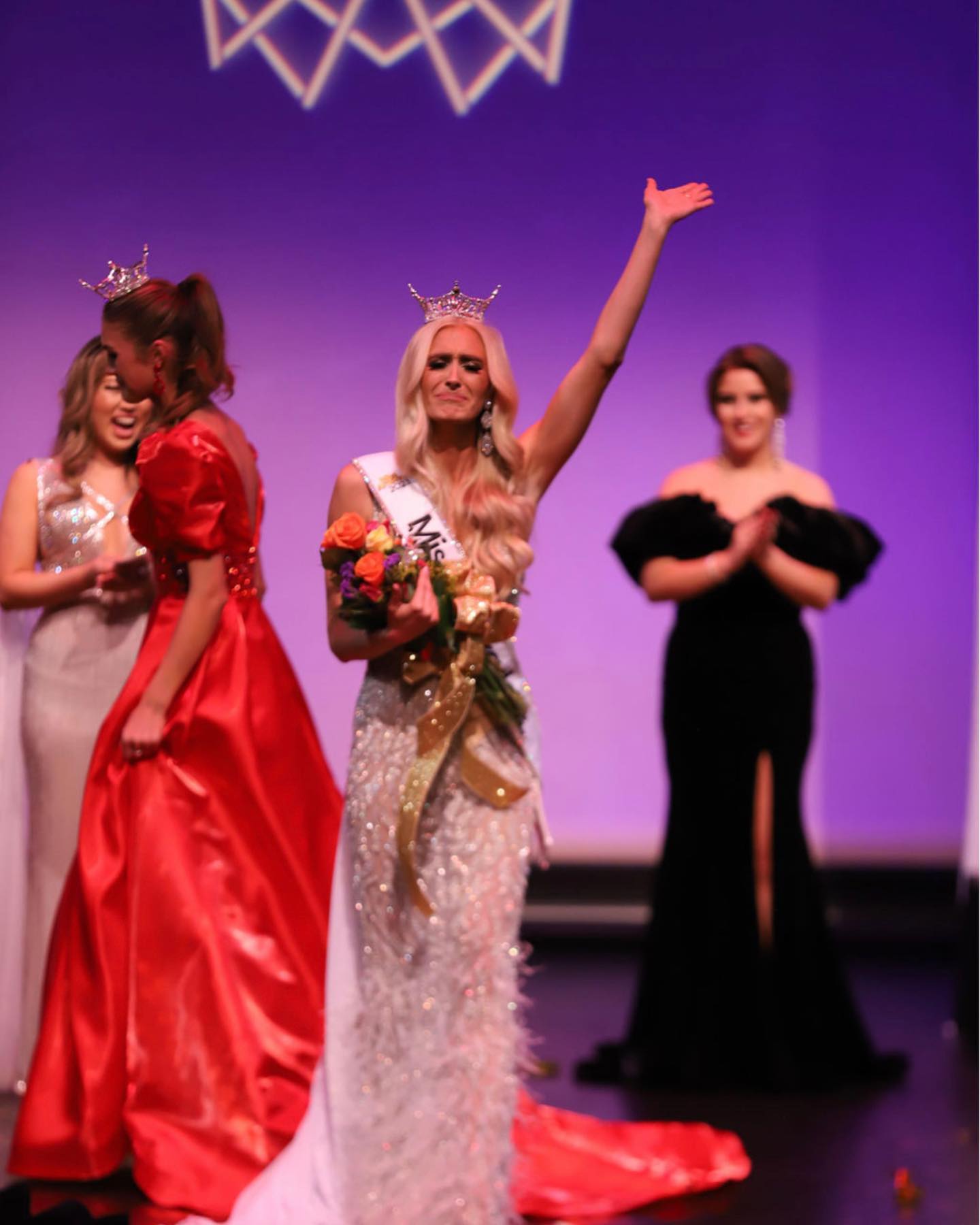 Мисс Америка 2024: кто завоевал титул первой красавицы США (фото)