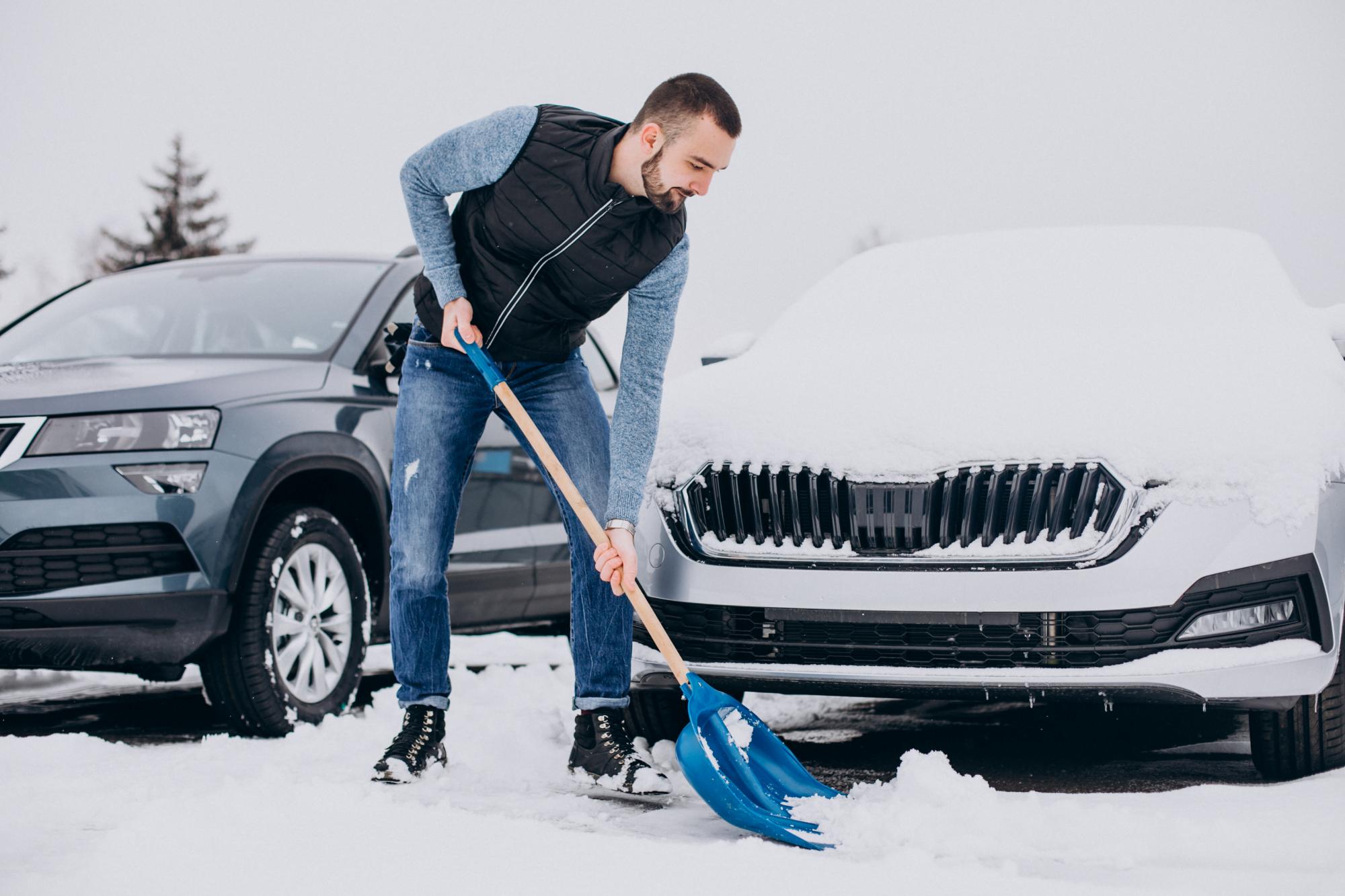 Что делать, когда авто застряло в снегу: действенные методы