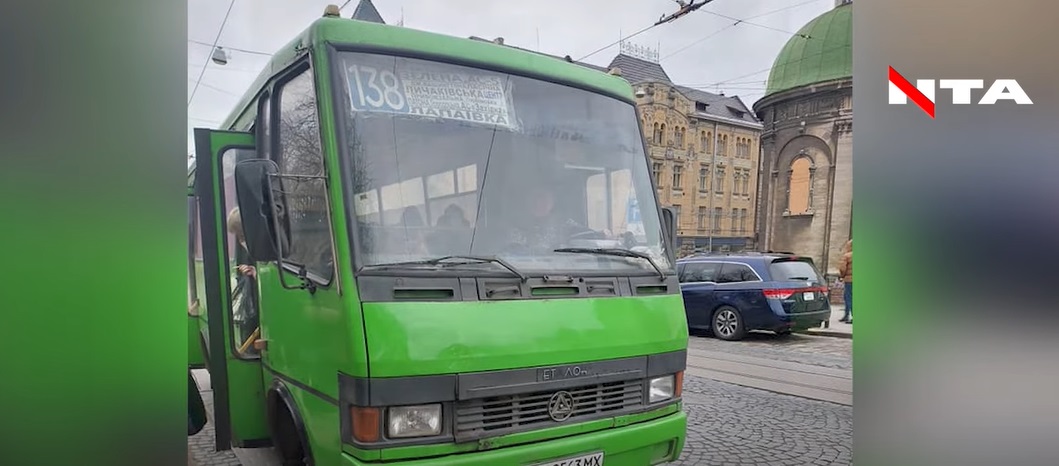 &quot;Платіть чи виходьте&quot;: у Львові маршрутник відмовився везти матір загиблого на війні Героя