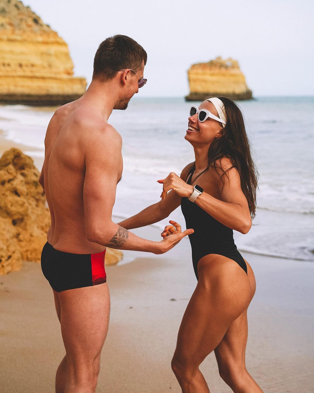 Марина Бех-Романчук привітала коханого з днем народження гарячими фото: "один з найпрекрасніших днів"