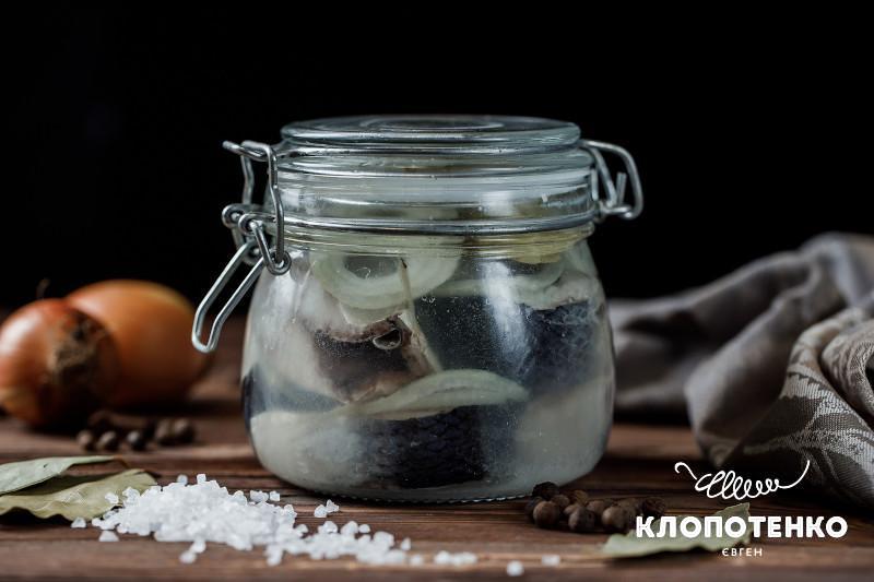 Три рецепта маринада для сельди от Клопотенко: есть рыбу можно уже через сутки