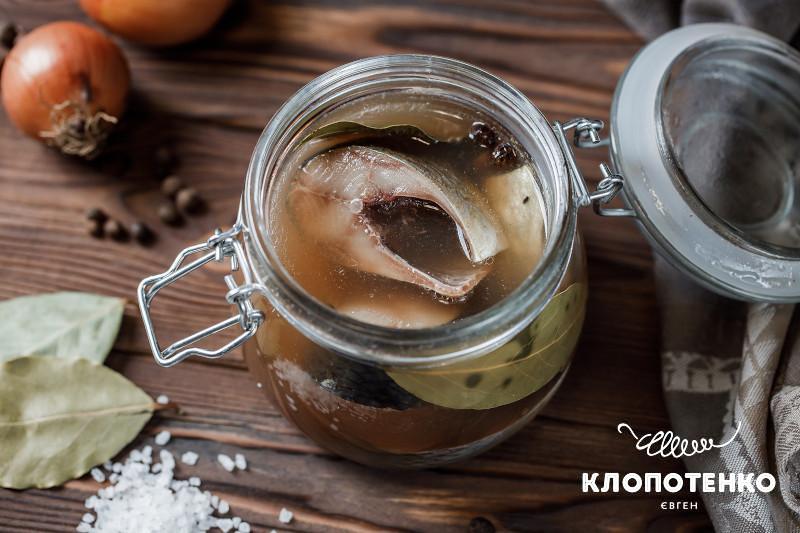 Три рецепта маринада для сельди от Клопотенко: есть рыбу можно уже через сутки