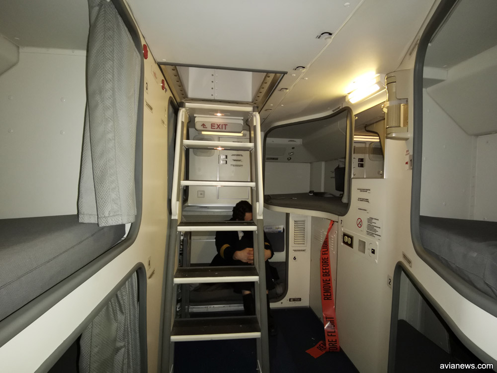 Скрытые комнаты для сна в самолетах: где они находятся и как выглядят