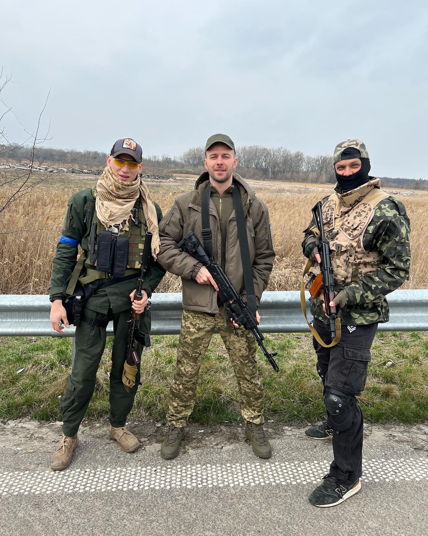 Зірки шоу-бізнесу, які захищають Україну зі зброєю в руках