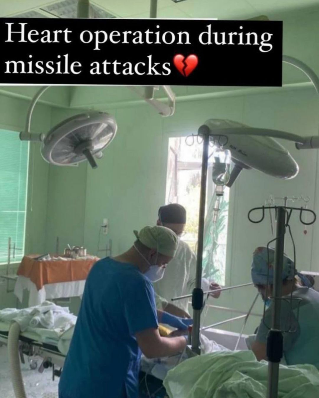 &quot;Бесконечный ад&quot;: Галкин страшным фото из &quot;Охматдета&quot; отреагивал на ракетные удары по Украине